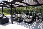 Istanbul 20 mei 2013
Op bezoek thuis bij Dirk Kuyt en zijn vrouw Gertrude en hun kinderen.
Dirk speelt bij Fenerbache en woont in een prachtig huis op een bewaakt compound.
Peter Smulders bv