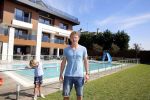 Istanbul 20 mei 2013
Op bezoek thuis bij Dirk Kuyt en zijn vrouw Gertrude en hun kinderen.
Dirk speelt bij Fenerbache en woont in een prachtig huis op een bewaakt compound.
Peter Smulders bv