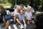 Istanbul 20 mei 2013
Op bezoek thuis bij Dirk Kuyt en zijn vrouw Gertrude en hun kinderen.
Dirk speelt bij Fenerbache en woont in een prachtig huis op een bewaakt compound.
Peter Smulders bv