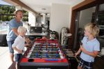 Istanbul 20 mei 2013
Op bezoek thuis bij Dirk Kuyt en zijn vrouw Gertrude en hun kinderen.
Dirk speelt bij Fenerbache en woont in een prachtig huis op een bewaakt compound.
Peter Smulders bv