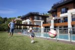 Istanbul 20 mei 2013
Op bezoek thuis bij Dirk Kuyt en zijn vrouw Gertrude en hun kinderen.
Dirk speelt bij Fenerbache en woont in een prachtig huis op een bewaakt compound.
Peter Smulders bv