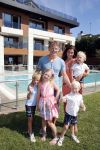 Istanbul 20 mei 2013
Op bezoek thuis bij Dirk Kuyt en zijn vrouw Gertrude en hun kinderen.
Dirk speelt bij Fenerbache en woont in een prachtig huis op een bewaakt compound.
Peter Smulders bv