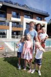 Istanbul 20 mei 2013
Op bezoek thuis bij Dirk Kuyt en zijn vrouw Gertrude en hun kinderen.
Dirk speelt bij Fenerbache en woont in een prachtig huis op een bewaakt compound.
Peter Smulders bv