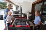 Istanbul 20 mei 2013
Op bezoek thuis bij Dirk Kuyt en zijn vrouw Gertrude en hun kinderen.
Dirk speelt bij Fenerbache en woont in een prachtig huis op een bewaakt compound.
Peter Smulders bv