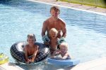 Istanbul 20 mei 2013
Op bezoek thuis bij Dirk Kuyt en zijn vrouw Gertrude en hun kinderen.
Dirk speelt bij Fenerbache en woont in een prachtig huis op een bewaakt compound.
Peter Smulders bv