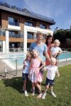 Istanbul 20 mei 2013
Op bezoek thuis bij Dirk Kuyt en zijn vrouw Gertrude en hun kinderen.
Dirk speelt bij Fenerbache en woont in een prachtig huis op een bewaakt compound.
Peter Smulders bv
