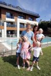 Istanbul 20 mei 2013
Op bezoek thuis bij Dirk Kuyt en zijn vrouw Gertrude en hun kinderen.
Dirk speelt bij Fenerbache en woont in een prachtig huis op een bewaakt compound.
Peter Smulders bv