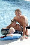 Istanbul 20 mei 2013
Op bezoek thuis bij Dirk Kuyt en zijn vrouw Gertrude en hun kinderen.
Dirk speelt bij Fenerbache en woont in een prachtig huis op een bewaakt compound.
Peter Smulders bv