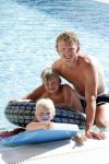 Istanbul 20 mei 2013
Op bezoek thuis bij Dirk Kuyt en zijn vrouw Gertrude en hun kinderen.
Dirk speelt bij Fenerbache en woont in een prachtig huis op een bewaakt compound.
Peter Smulders bv