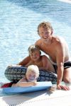 Istanbul 20 mei 2013
Op bezoek thuis bij Dirk Kuyt en zijn vrouw Gertrude en hun kinderen.
Dirk speelt bij Fenerbache en woont in een prachtig huis op een bewaakt compound.
Peter Smulders bv