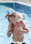 Istanbul 20 mei 2013
Op bezoek thuis bij Dirk Kuyt en zijn vrouw Gertrude en hun kinderen.
Dirk speelt bij Fenerbache en woont in een prachtig huis op een bewaakt compound.
Peter Smulders bv