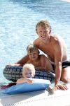 Istanbul 20 mei 2013
Op bezoek thuis bij Dirk Kuyt en zijn vrouw Gertrude en hun kinderen.
Dirk speelt bij Fenerbache en woont in een prachtig huis op een bewaakt compound.
Peter Smulders bv