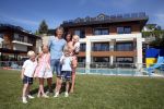 Istanbul 20 mei 2013
Op bezoek thuis bij Dirk Kuyt en zijn vrouw Gertrude Kuyt en hun kinderen.
Dirk speelt bij Fenerbache en woont in een prachtig huis op een bewaakt compound.
Peter Smulders bv