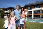 Istanbul 20 mei 2013
Op bezoek thuis bij Dirk Kuyt en zijn vrouw Gertrude Kuyt en hun kinderen.
Dirk speelt bij Fenerbache en woont in een prachtig huis op een bewaakt compound.
Peter Smulders bv