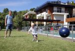 Istanbul 20 mei 2013
Op bezoek thuis bij Dirk Kuyt en zijn vrouw Gertrude Kuyt en hun kinderen.
Dirk speelt bij Fenerbache en woont in een prachtig huis op een bewaakt compound.
Peter Smulders bv