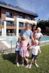 Istanbul 20 mei 2013
Op bezoek thuis bij Dirk Kuyt en zijn vrouw Gertrude Kuyt en hun kinderen.
Dirk speelt bij Fenerbache en woont in een prachtig huis op een bewaakt compound.
Peter Smulders bv
