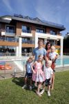 Istanbul 20 mei 2013
Op bezoek thuis bij Dirk Kuyt en zijn vrouw Gertrude Kuyt en hun kinderen.
Dirk speelt bij Fenerbache en woont in een prachtig huis op een bewaakt compound.
Peter Smulders bv