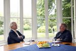 Den Haag 19 juni 2013
Karel Hille interviewt Geert Wilders bij daar waar Karel woont.
Peter Smulders bv
