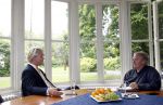 Den Haag 19 juni 2013
Karel Hille interviewt Geert Wilders bij daar waar Karel woont.
Peter Smulders bv