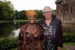 Haarzuilens 12 juni 2013
Haringparty op kasteel de Haar in Haarzuilens. Gerda Havertong met man
Peter Smulders bv