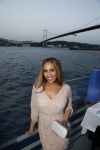 Istanbul 21 mei 2013
Presentatie nieuw sieradenlijn Yolanthe Cabau van Yolanthe Sneijder Cabau in het meest populaire restaurant / club Reina van Istanbul. Wesley Sneijder was trots als een pauw. Glennis Grace
Peter Smulders bv