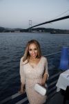 Istanbul 21 mei 2013
Presentatie nieuw sieradenlijn Yolanthe Cabau van Yolanthe Sneijder Cabau in het meest populaire restaurant / club Reina van Istanbul. Wesley Sneijder was trots als een pauw. Glennis Grace
Peter Smulders bv
