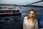 Istanbul 21 mei 2013
Presentatie nieuw sieradenlijn Yolanthe Cabau van Yolanthe Sneijder Cabau in het meest populaire restaurant / club Reina van Istanbul. Wesley Sneijder was trots als een pauw. Glennis Grace
Peter Smulders bv