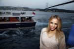 Istanbul 21 mei 2013
Presentatie nieuw sieradenlijn Yolanthe Cabau van Yolanthe Sneijder Cabau in het meest populaire restaurant / club Reina van Istanbul. Wesley Sneijder was trots als een pauw. Glennis Grace
Peter Smulders bv