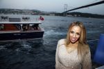 Istanbul 21 mei 2013
Presentatie nieuw sieradenlijn Yolanthe Cabau van Yolanthe Sneijder Cabau in het meest populaire restaurant / club Reina van Istanbul. Wesley Sneijder was trots als een pauw. Glennis Grace
Peter Smulders bv