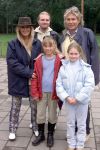 Kaatsheuvel, De Efteling 23 september 2001
2500e Efteling Sprookjes-show

Bruce & Forsyth met hun kinderen

PETER SMULDERS BV