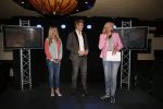 Volendam 23 mei 2013
Presentatie cd Tim Douwsma en Monique Smit in Old Dutch. Irene Moors reikt hem uit.
Peter Smulders bv