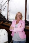 Volendam 23 mei 2013
Presentatie cd Tim Douwsma en Monique Smit in Old Dutch. Irene Moors reikt hem uit.
Peter Smulders bv