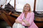 Volendam 23 mei 2013
Presentatie cd Tim Douwsma en Monique Smit in Old Dutch. Irene Moors reikt hem uit.
Peter Smulders bv