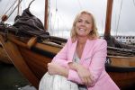 Volendam 23 mei 2013
Presentatie cd Tim Douwsma en Monique Smit in Old Dutch. Irene Moors reikt hem uit.
Peter Smulders bv