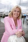 Volendam 23 mei 2013
Presentatie cd Tim Douwsma en Monique Smit in Old Dutch. Irene Moors reikt hem uit.
Peter Smulders bv