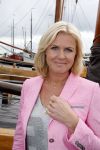 Volendam 23 mei 2013
Presentatie cd Tim Douwsma en Monique Smit in Old Dutch. Irene Moors reikt hem uit.
Peter Smulders bv