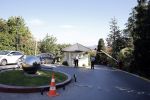 Istanbul 20 mei 2013
Op bezoek thuis bij Dirk Kuyt en zijn vrouw Gertrude en hun kinderen.
Dirk speelt bij Fenerbache en woont in een prachtig huis op een bewaakt compound.
Peter Smulders bv