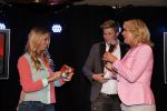 Volendam 23 mei 2013
Presentatie cd Tim Douwsma en Monique Smit in Old Dutch. Irene Moors reikt hem uit.
Peter Smulders bv
