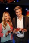 Volendam 23 mei 2013
Presentatie cd Tim Douwsma en Monique Smit in Old Dutch. Irene Moors reikt hem uit.
Peter Smulders bv