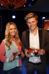 Volendam 23 mei 2013
Presentatie cd Tim Douwsma en Monique Smit in Old Dutch. Irene Moors reikt hem uit.
Peter Smulders bv