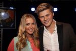 Volendam 23 mei 2013
Presentatie cd Tim Douwsma en Monique Smit in Old Dutch. Irene Moors reikt hem uit.
Peter Smulders bv