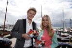 Volendam 23 mei 2013
Presentatie cd Tim Douwsma en Monique Smit in Old Dutch. Irene Moors reikt hem uit.
Peter Smulders bv