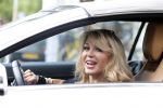Amsterdam 3 juni 2013
Patricia Paay koopt voer voor haar dieren in haar mercedes cabrio.
Peter Smulders bv