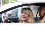 Amsterdam 3 juni 2013
Patricia Paay koopt voer voor haar dieren in haar mercedes cabrio.
Peter Smulders bv