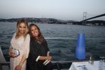 Istanbul 21 mei 2013
Presentatie nieuw sieradenlijn Yolanthe Cabau van Yolanthe Sneijder Cabau in het meest populaire restaurant / club Reina van Istanbul. Wesley Sneijder was trots als een pauw. Patty Brard met Glennis Grace en Grace Headley
Peter Smulders bv
