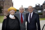 Haarzuilens 12 juni 2013
Haringparty op kasteel de Haar in Haarzuilens. Pieter v Vollenhoven met Ferry Hoogendijk en vrouw
Peter Smulders bv