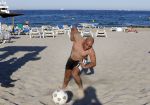 ibiza 14 juni 2013
Wesley en Rodney Sneijder aan het voetballen met Xelly en Rebecca Cabu v Kasbergen Gokhan Saki Reduan Diba en andere vrienden op het strand van Coco Beach.
Peter Smulders bv