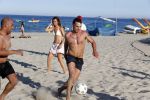 ibiza 14 juni 2013
Wesley en Rodney Sneijder aan het voetballen met Xelly en Rebecca Cabu v Kasbergen Gokhan Saki Reduan Diba en andere vrienden op het strand van Coco Beach.
Peter Smulders bv