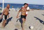 ibiza 14 juni 2013
Wesley en Rodney Sneijder aan het voetballen met Xelly en Rebecca Cabu v Kasbergen Gokhan Saki Reduan Diba en andere vrienden op het strand van Coco Beach.
Peter Smulders bv