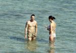 ibiza 15 juni 2013
Rodney Sneijder met Maybritt Slof in zee.
Peter Smulders bv
